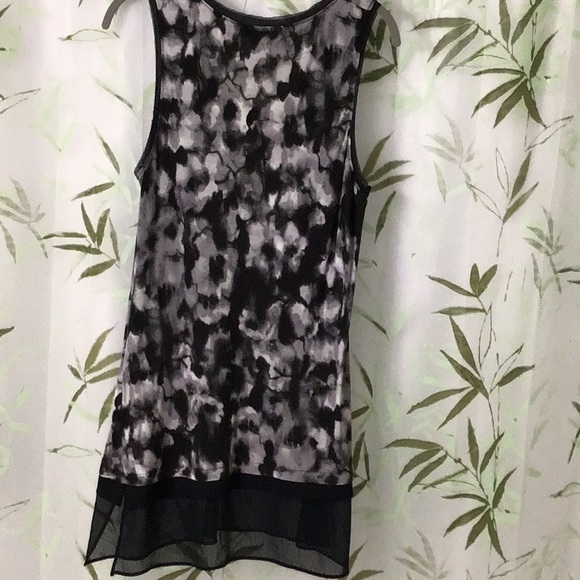 SALE Simply Vera Tunic Top Med.  Black&Gray  100% Rayon  31” long. Bundle & save - Picture 5 of 8